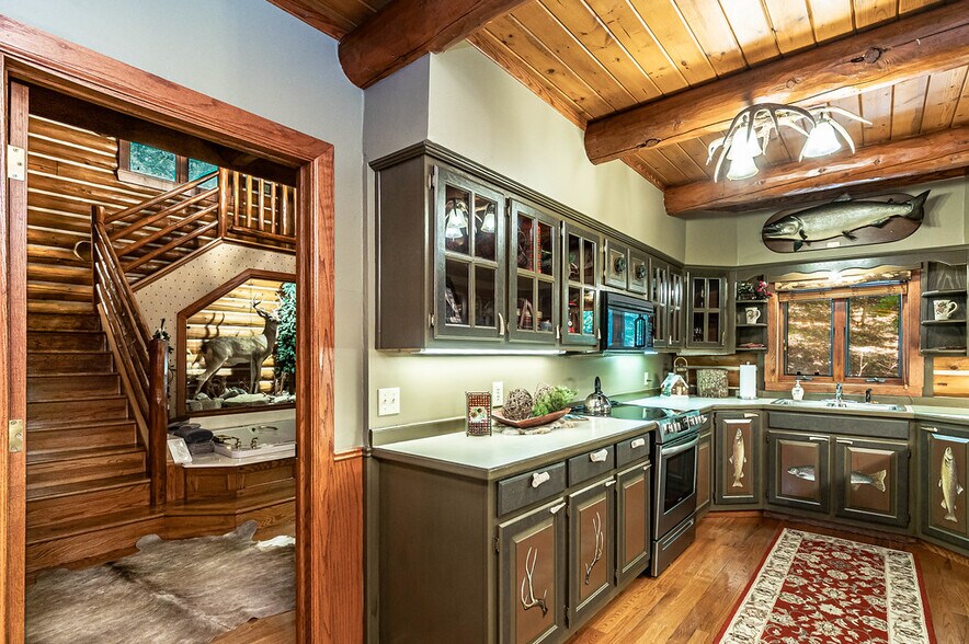 More Photos Of 3134 E Van Buren, Eureka Springs Hotel For Sale