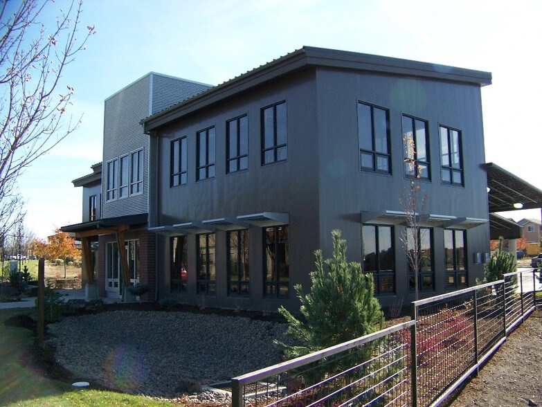 More Photos Of 255 SW Bluff Dr, Bend Medical For Sale