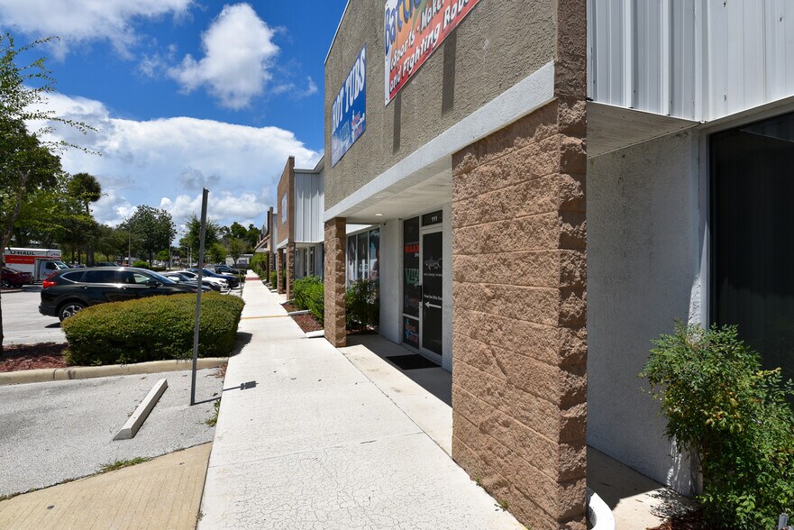 More Photos Of 1757 N Nova Rd, Daytona Beach General Retail For Lease