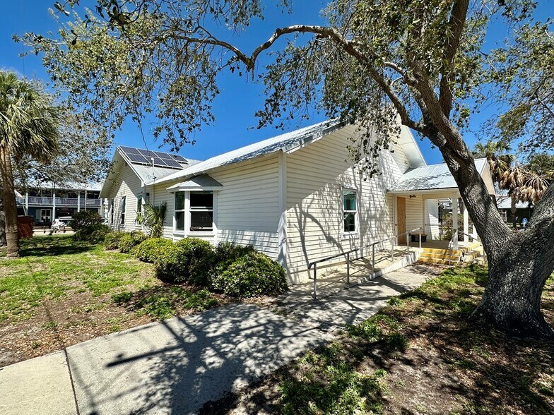 More Photos Of 490 2nd St, Cedar Key Office For Sale