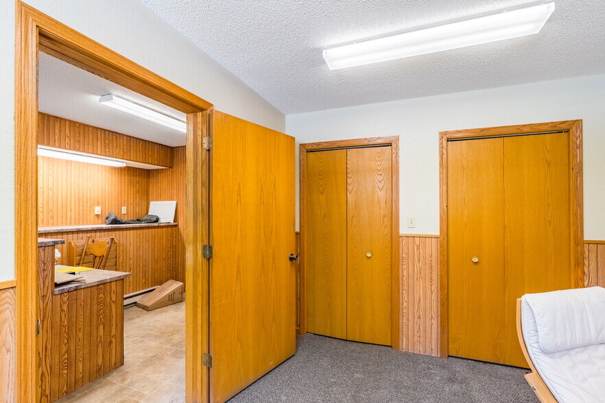 More Photos Of 459 Southgate Dr, Tomahawk Industrial For Sale