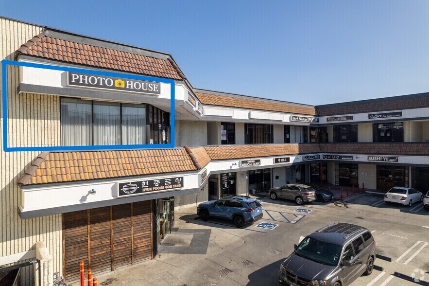 Primary Photo Of 238-244 S Oxford Ave, Los Angeles Unknown For Lease