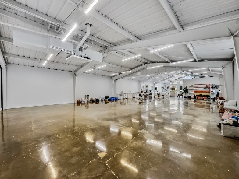 More Photos Of 2330 Langford St, Dallas Storefront For Sale