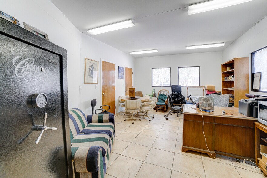 More Photos Of 1901 Waugh Dr, Houston General Retail For Sale