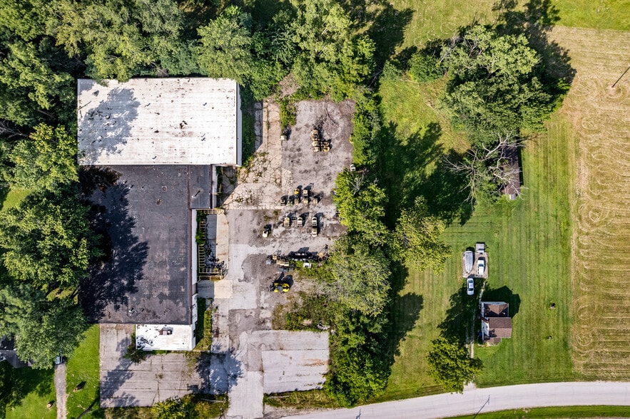 More Photos Of 60 Williams St, Grand River Warehouse For Sale