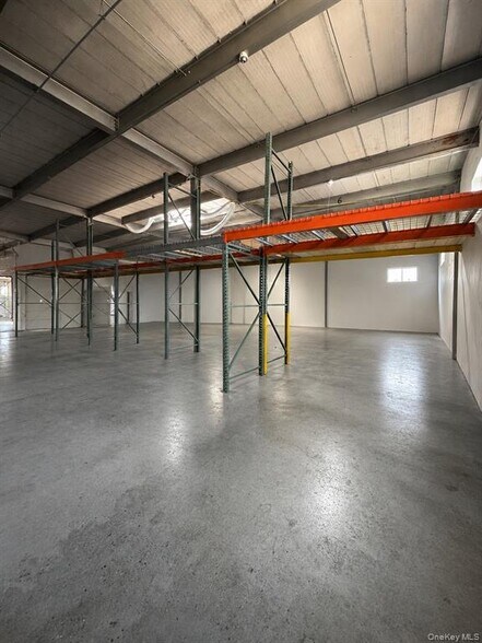 More Photos Of 105 Lakeville Rd, New Hyde Park Light Manufacturing For Lease