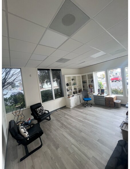 More Photos Of 41 Hangar Way, Watsonville Service For Sale