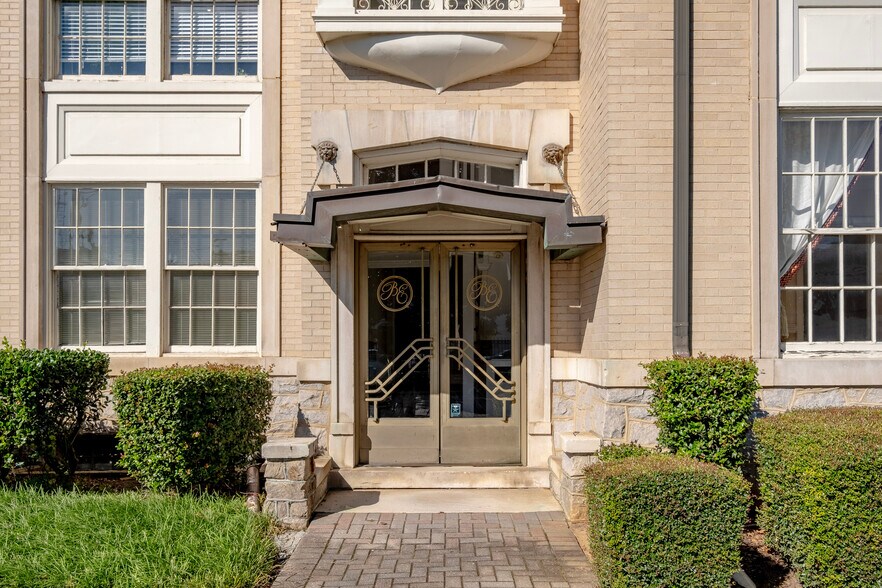 More Photos Of 1708 Peachtree St NW, Atlanta Medical For Sale