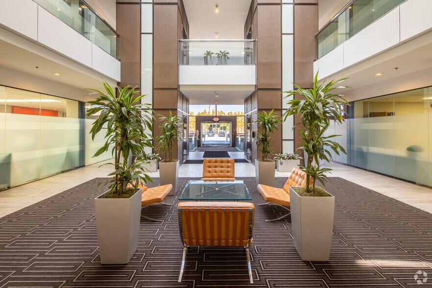 More Photos Of 12400 Olive Blvd, Saint Louis Office For Lease