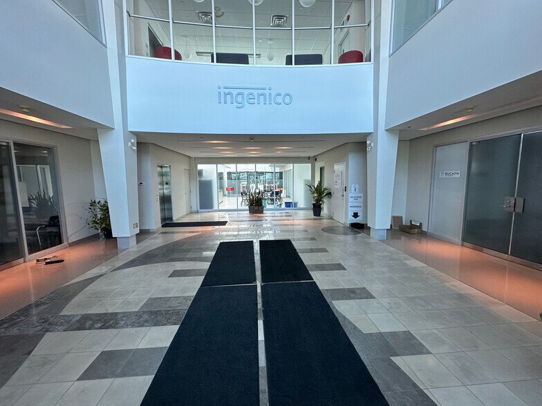 More Photos Of 5180 Orbitor Dr, Mississauga Office For Sale