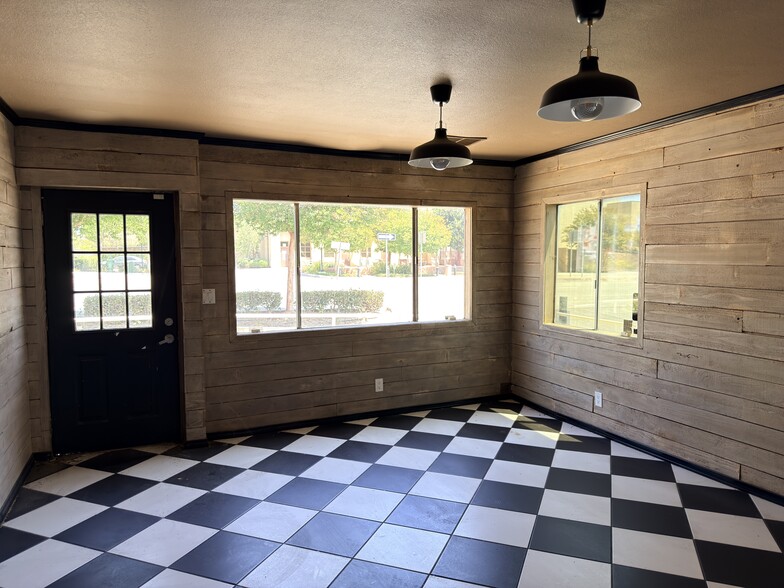 More Photos Of 555 Spring Rd, Moorpark Manufacturing For Lease