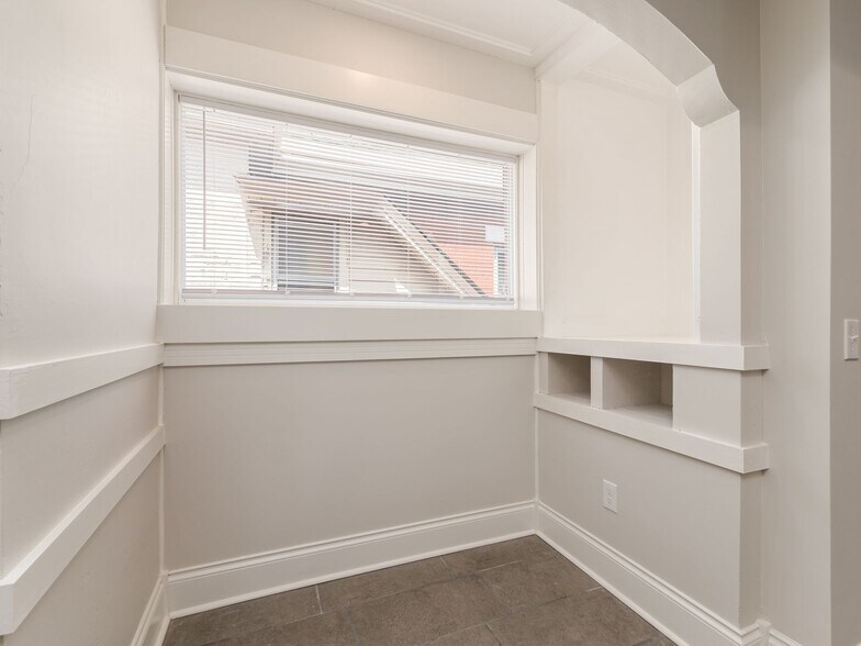 More Photos Of 1029 E Livingston Ave, Columbus Storefront Retail Residential For Sale