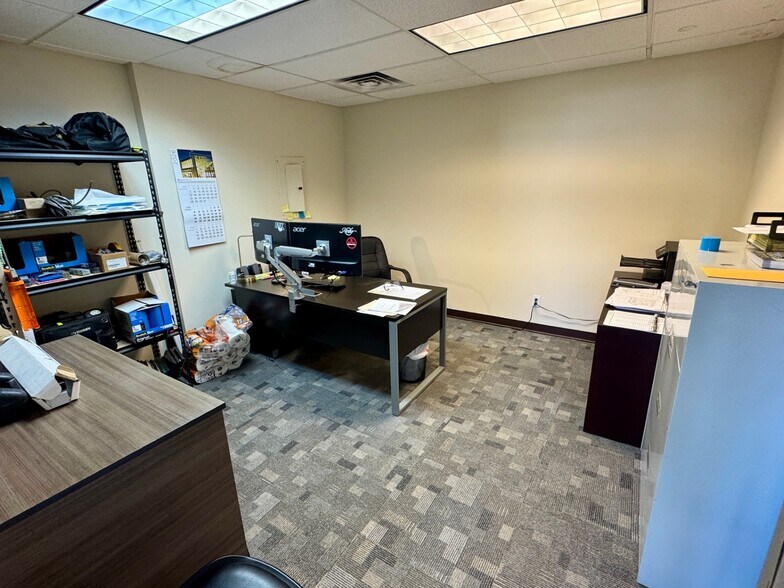 More Photos Of 15350 E Hinsdale Cir, Centennial Light Distribution For Lease