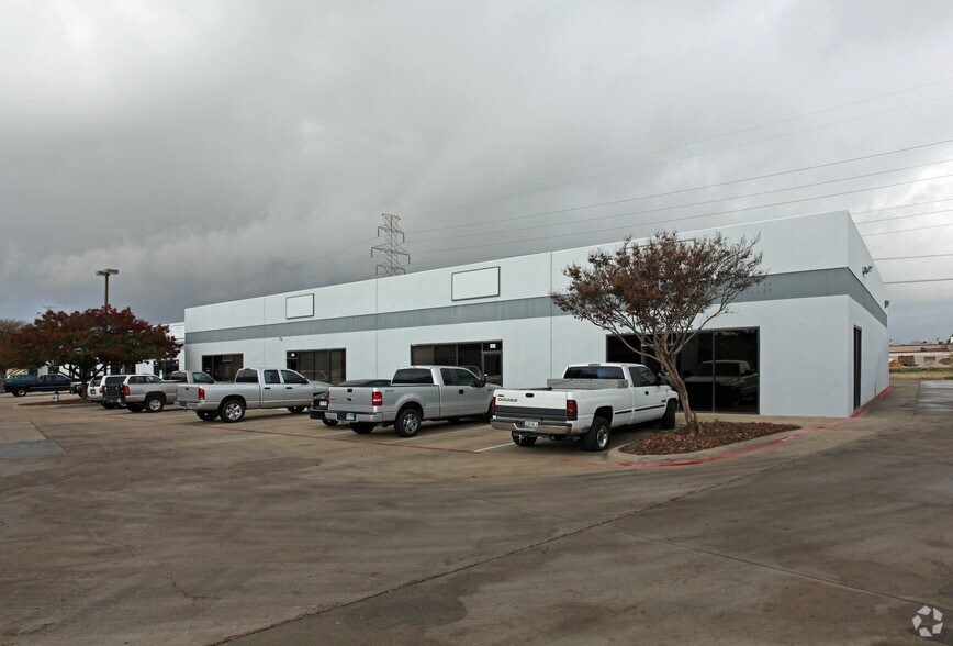 More Photos Of 11056 Shady Trl, Dallas Unknown For Lease