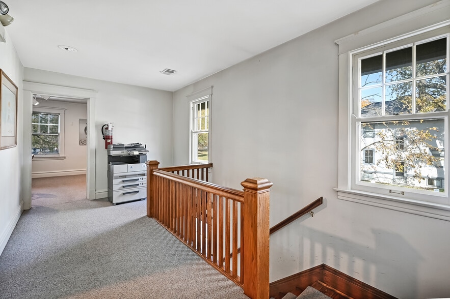 More Photos Of 15 N Lincoln St, Hinsdale Office For Sale