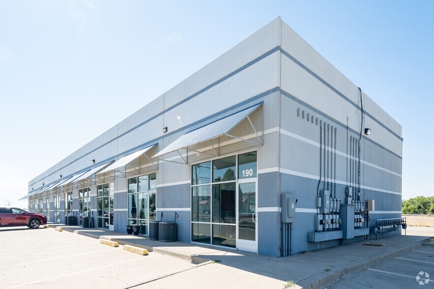More Photos Of 3855 Business Park Dr, Amarillo Showroom For Lease
