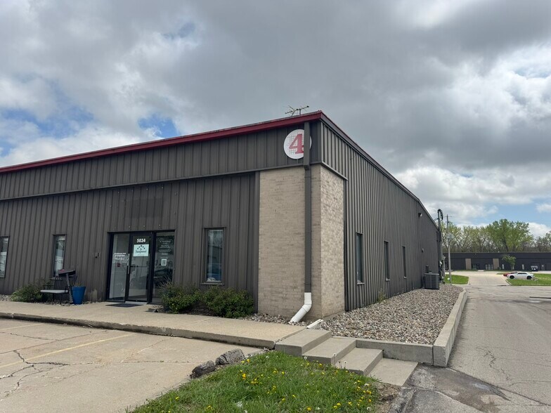 Primary Photo Of 5034 Park Ave, Des Moines Light Manufacturing For Lease