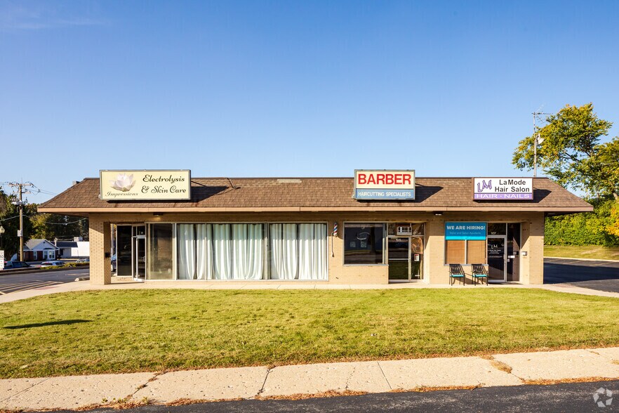 More Photos Of 1501-1525 N Main St, Wheaton Storefront Retail Office For Lease