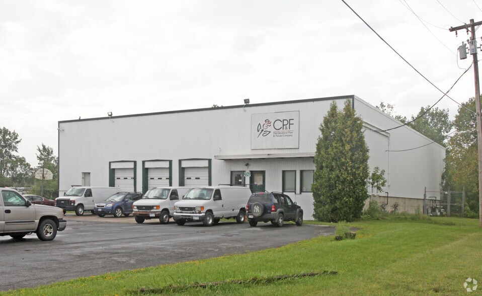 More Photos Of 4629 Crossroads Park Dr, Liverpool Light Distribution For Lease