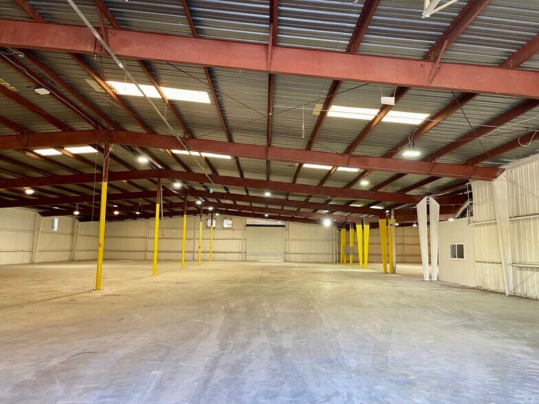 More Photos Of 14236 Gainesville St, Houston Warehouse For Lease