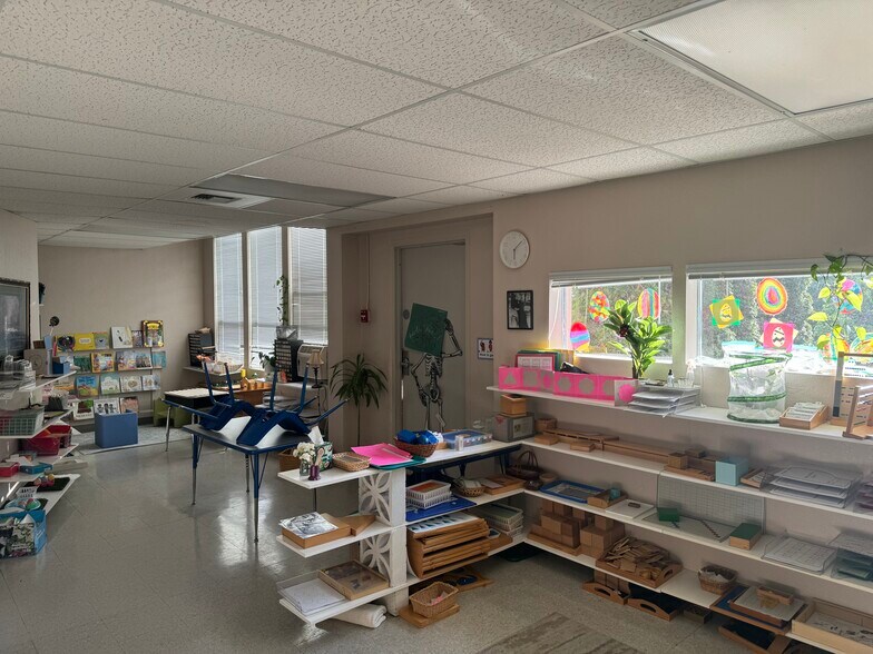 More Photos Of 14340 NE 21st St, Bellevue Daycare Center For Lease