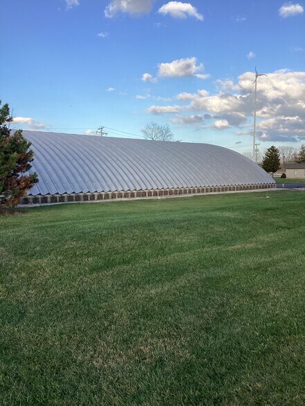 More Photos Of 360 E State Line Rd, Toledo Light Manufacturing For Lease