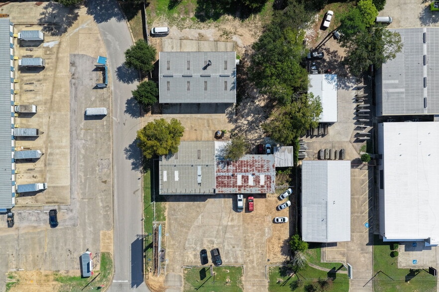 More Photos Of 2214 N Frazier St, Conroe Auto Repair For Sale