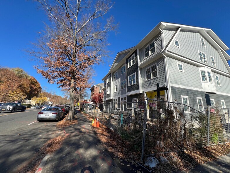 More Photos Of 1123 Pleasantville Rd, Briarcliff Manor Village Storefront Retail Office For Lease
