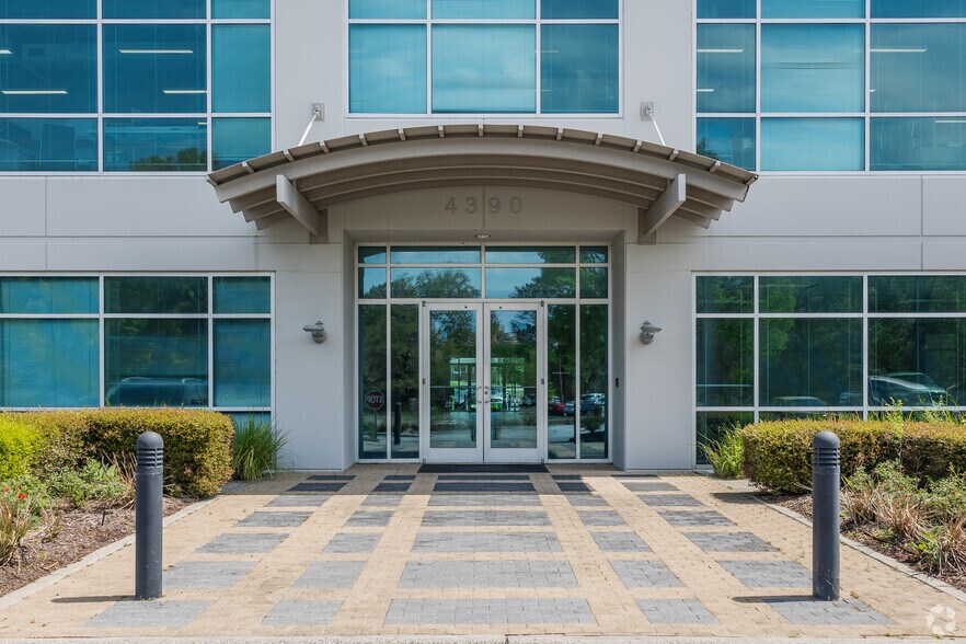 More Photos Of 4390 Belle Oaks Dr, North Charleston Office For Sale