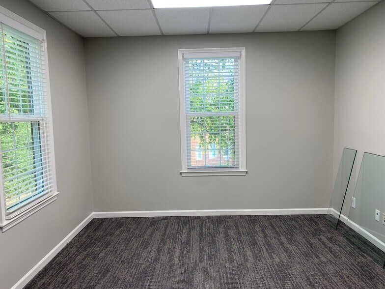 More Photos Of 690 Village Trce NE, Marietta Office For Lease