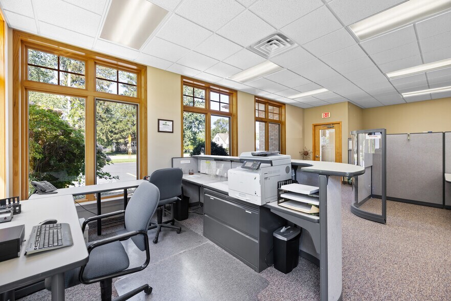 More Photos Of 3598 Green Pointe Ctr, Hamilton Office For Sale