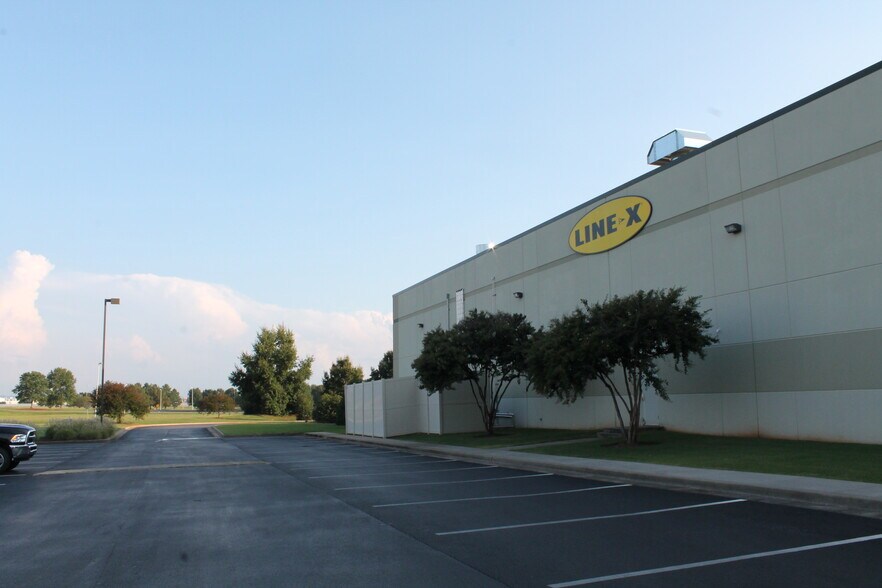 More Photos Of 301 James Record Rd SW, Huntsville Distribution For Lease