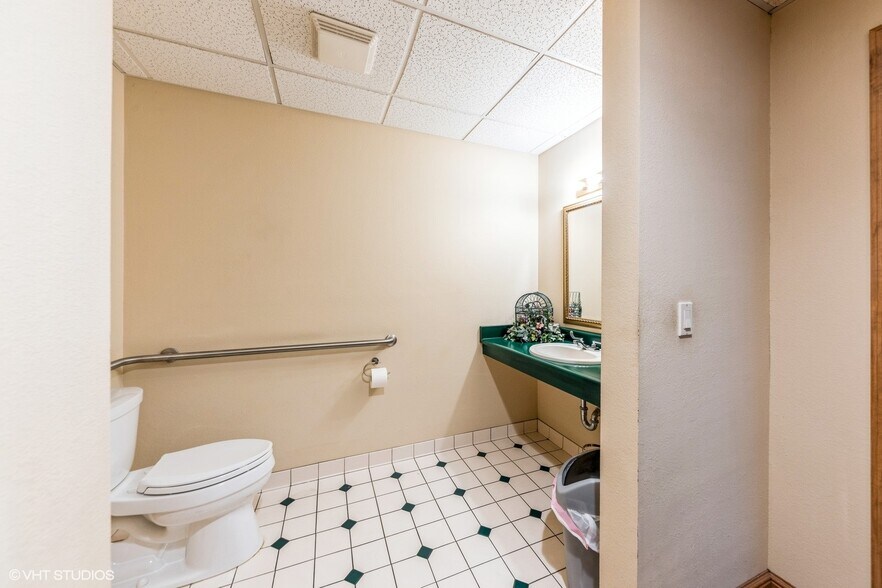 More Photos Of 4629 N Port Washington Rd, Milwaukee Restaurant For Sale