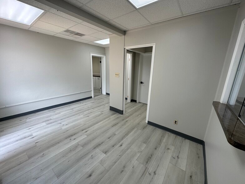 More Photos Of 1401 Applewood Dr, Dalton Medical For Lease
