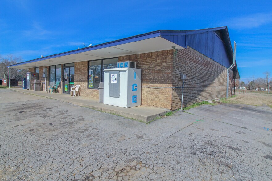 More Photos Of 7 W Kibler Hwy, Van Buren Service Station For Sale