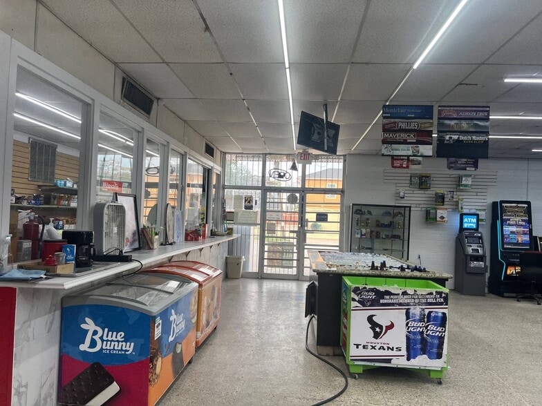 More Photos Of 7844 Avenue E, Houston Convenience Store For Sale