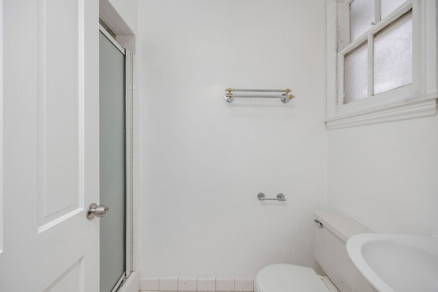 More Photos Of 10370 Ashton Ave, Los Angeles Apartments For Sale
