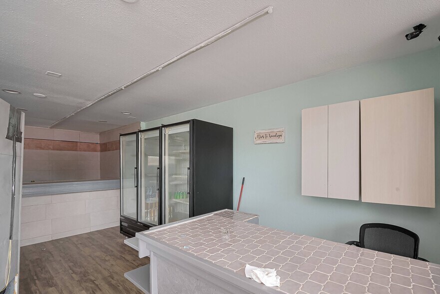 More Photos Of 500-509 Uvalde Rd, Houston Storefront Retail Office For Lease