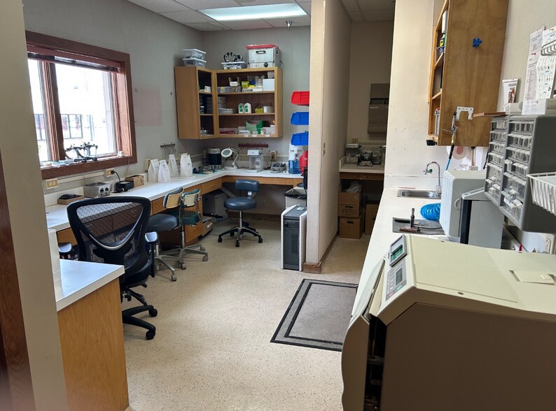 More Photos Of 629-639 Eastern Blvd, Clarksville Medical For Lease