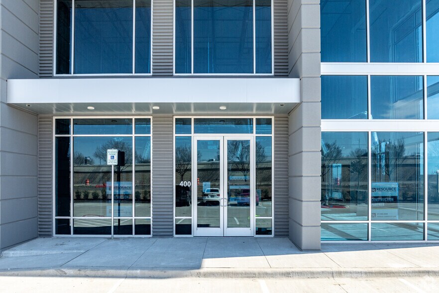 More Photos Of 3210 N Central Expy, McKinney Unknown For Lease