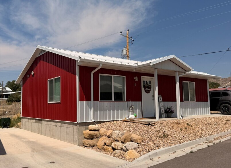 Primary Photo Of 459 Duck Springs dr, Moroni Apartments For Sale