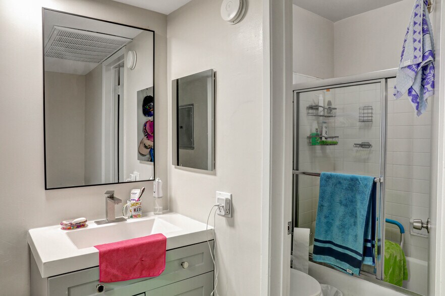 More Photos Of 12325 Chandler Blvd, Valley Village Apartments For Sale
