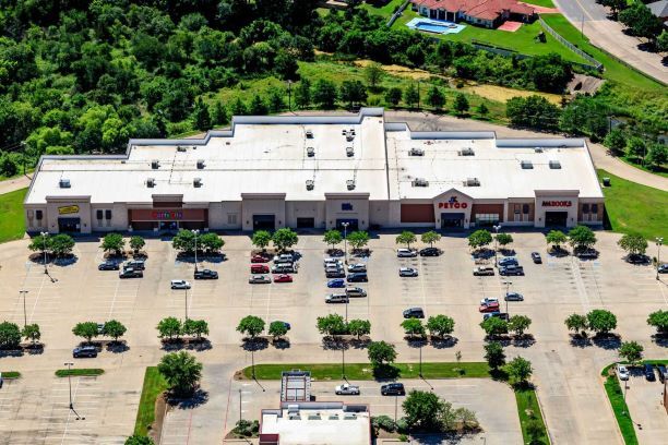 Primary Photo Of 421 Sherry Ln, Fort Worth Storefront For Lease