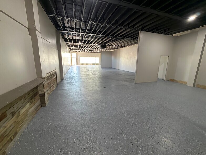 More Photos Of 300-306 Seabreeze Blvd, Daytona Beach Storefront Retail Office For Sale