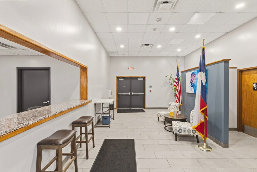 More Photos Of 1506 US-281, Johnson City Office For Sale