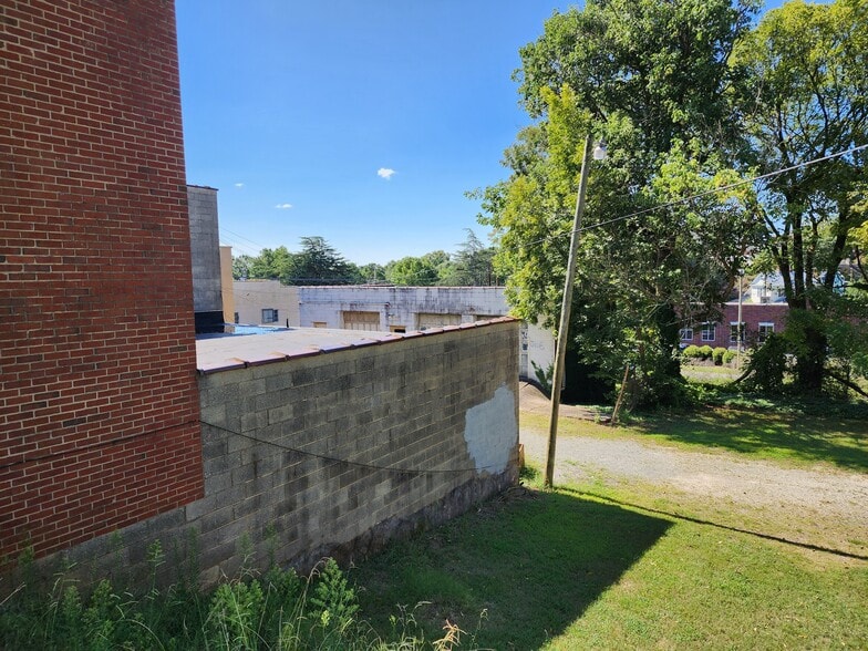 More Photos Of 414 Brookstown Ave, Winston-Salem Warehouse For Sale