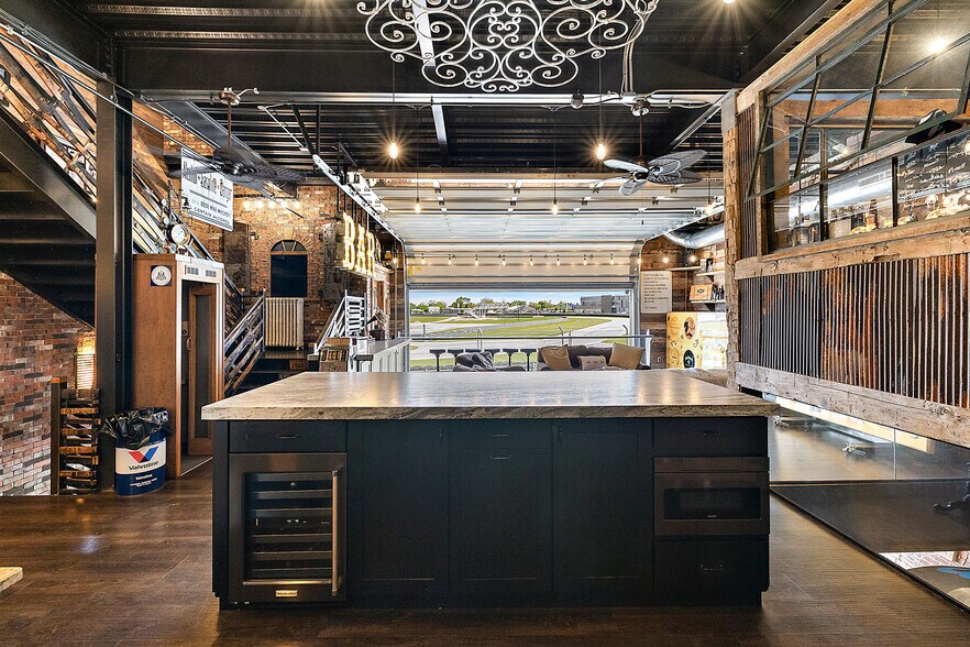 More Photos Of 148 Pit Ln, Pontiac Parking Garage For Sale