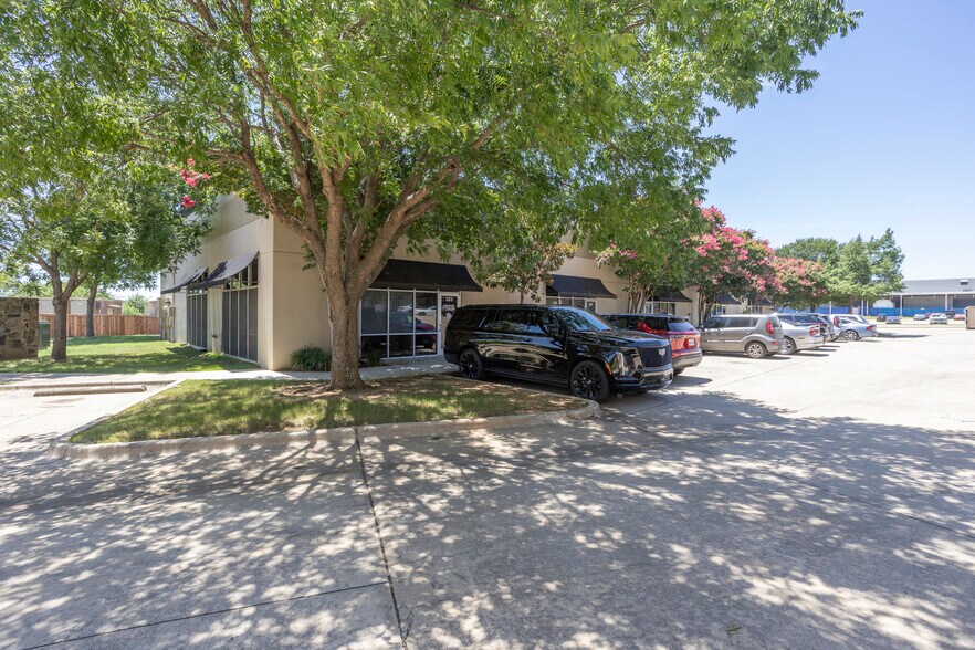 More Photos Of 99 Regency Pky, Mansfield Office For Lease