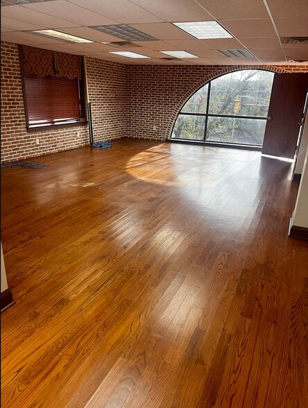 More Photos Of 2 North Ave, Cranford Office For Lease
