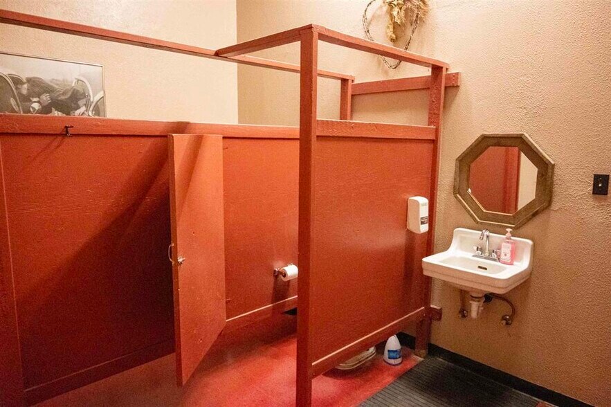 More Photos Of 14724 Hornbrook rd, Hornbrook Restaurant For Sale